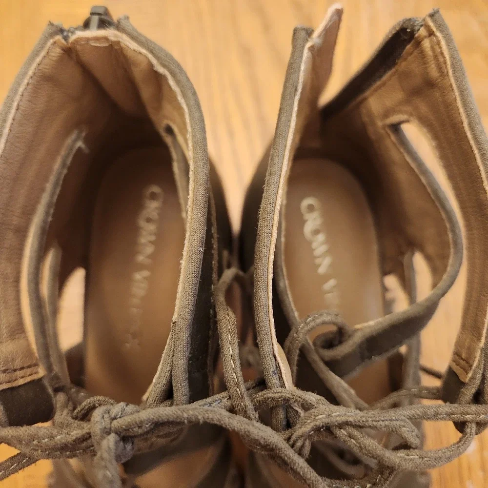 Crown Vintage Danny Green Suede Gladiator‎ Sandals Stacked Heel Booties size 7M